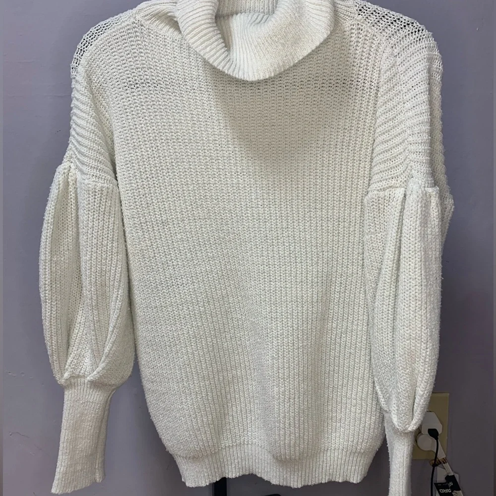 Hazel & Olive Women’s Turtle Neck Balloon Sleeves White Stretchy Sweater - Picture 4 of 6